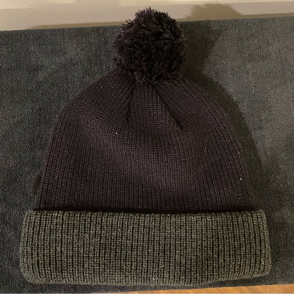 NWOT - VNDL Poof Beanie - Lot 1 - Picture 2 of 4